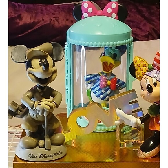 Vintage Walt Disney Mickey Golfer + Model T Showcase Duo – Disney Collectible Me - Picture 1 of 8